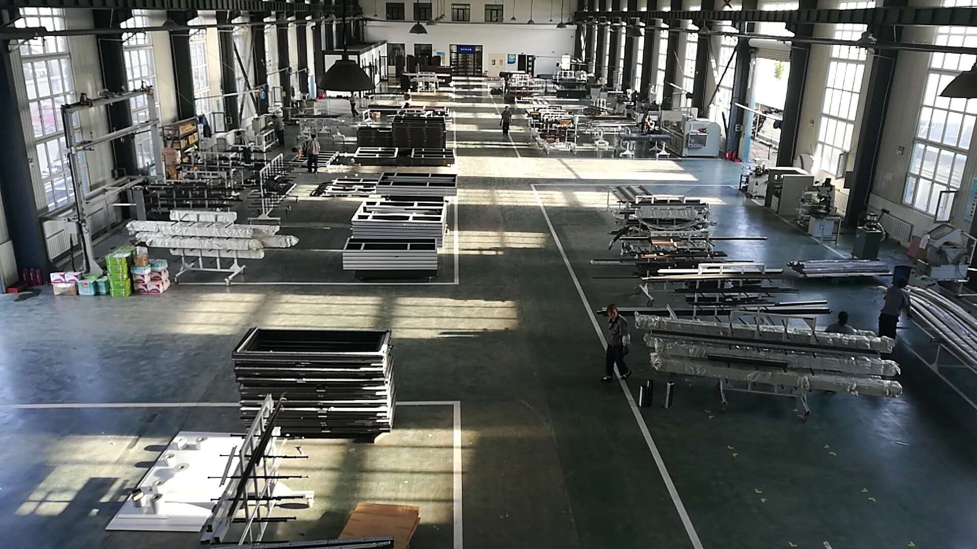 西安铝合金踢脚线源头工厂6063-T5铝棒加热挤压生产线